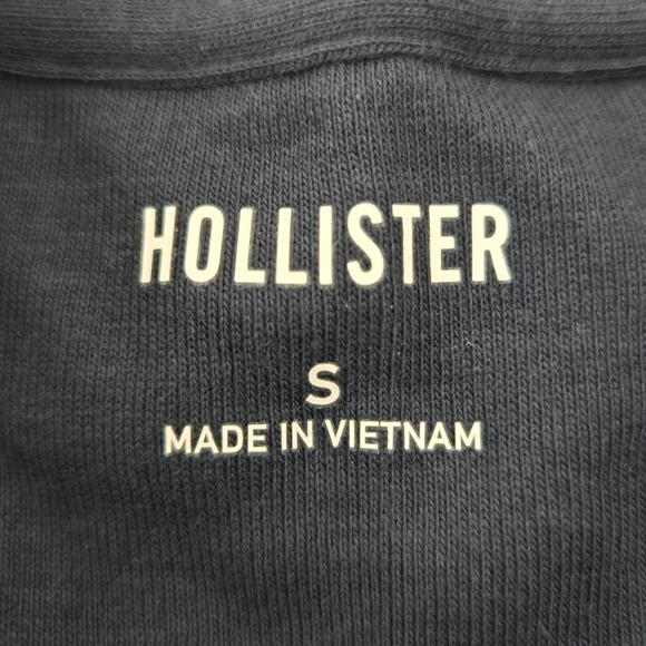 Hollister Basic Top. Navy. Size small. New - Picture 7 of 8